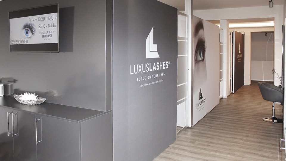 Am 23. Juni 2017 lud die Betreiberin in die bayrische Landeshauptstadt ein. Luxuslashes-Lounge in München