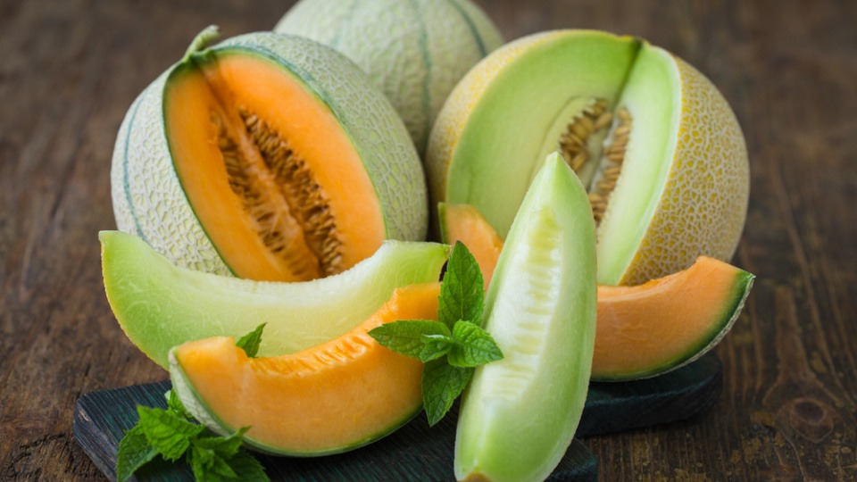 Melonen gehören zu den enzymreichen Lebensmitteln Enzymreiche Melonen sind aufgeschnitten