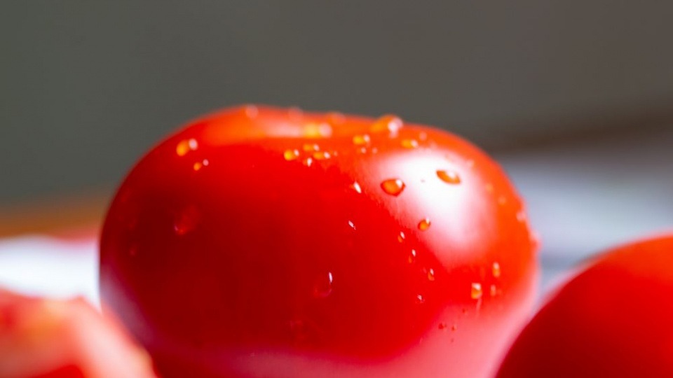 Tomaten können deine Haut gegen Sonnenbrand unterstützen. Tomaten als Mittel gegen Sonnenbrand