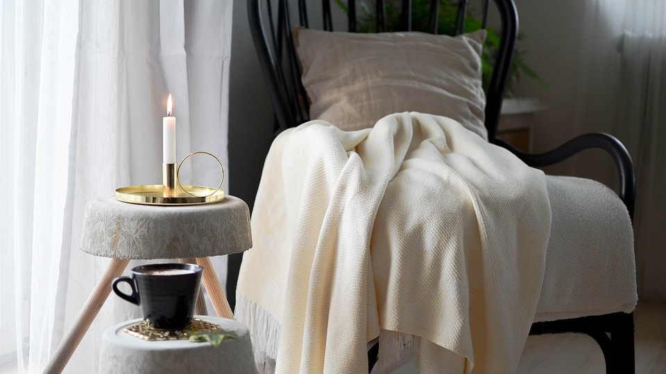 Metallic-Accessoires sind im Anmarsch! Ein Schlafzimmer mit Metallic-Accessoires im Hygge-Style