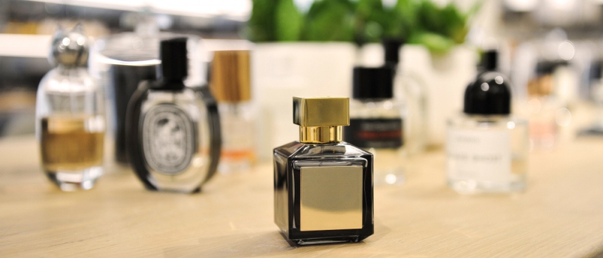 Verschiedene Parfums und Düfte
