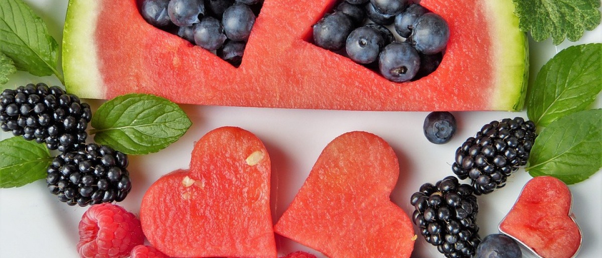 Aus unterschiedlichen Beeren ist ein Herz geformt