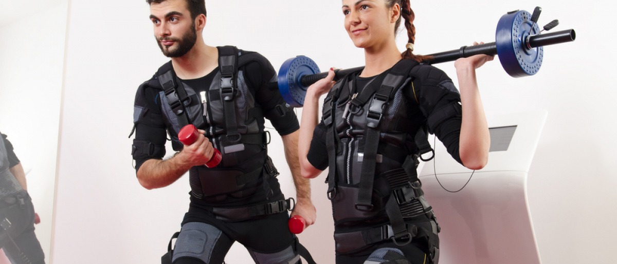 Ein Mann und eine Frau machen EMS Training