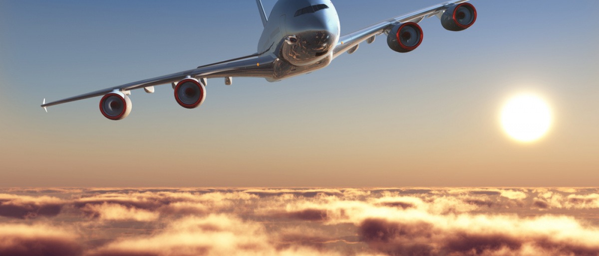 Ein Flugzeug fliegt