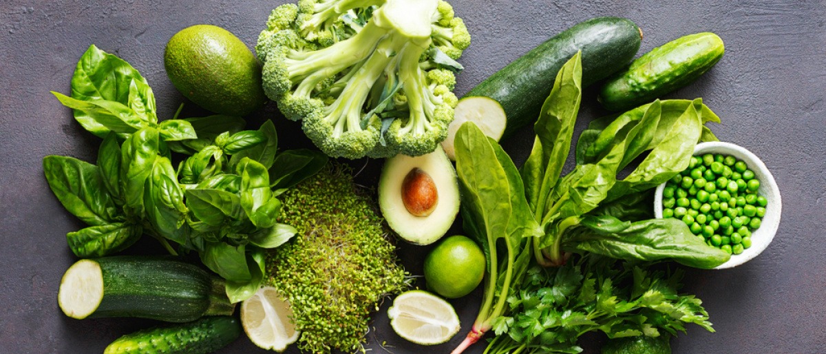 Grünes Gemüse mit Glutathion in einer Schüssel