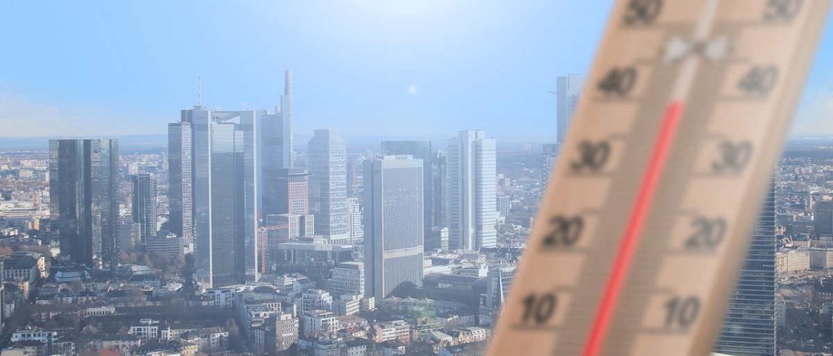 Ein Thermometer zeigt über 40 Grad Celsius an