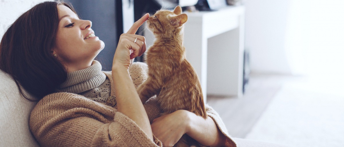 Frau mit Katze 