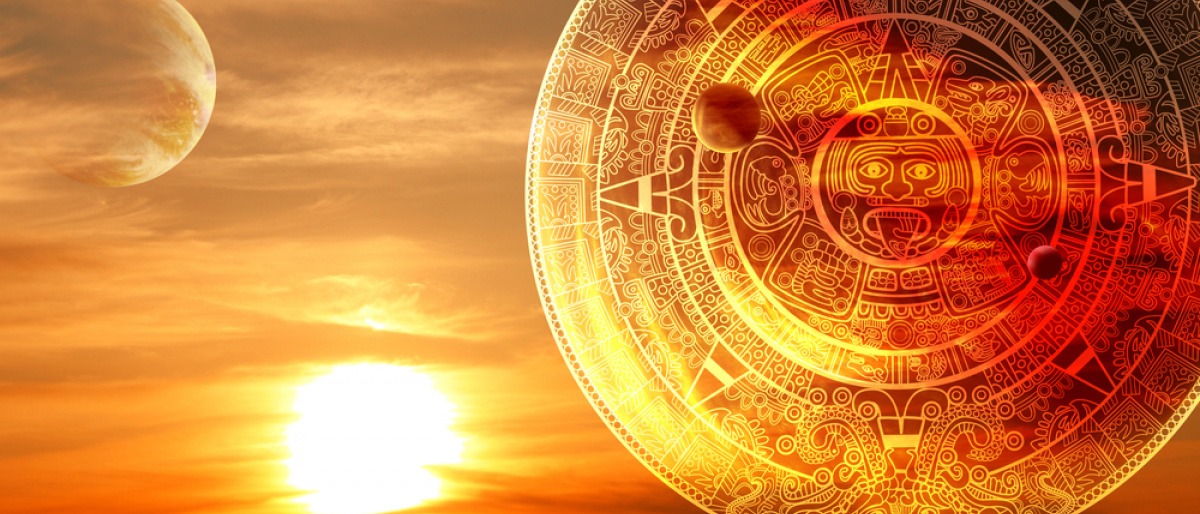 Maya Kalender im Sonnenuntergang
