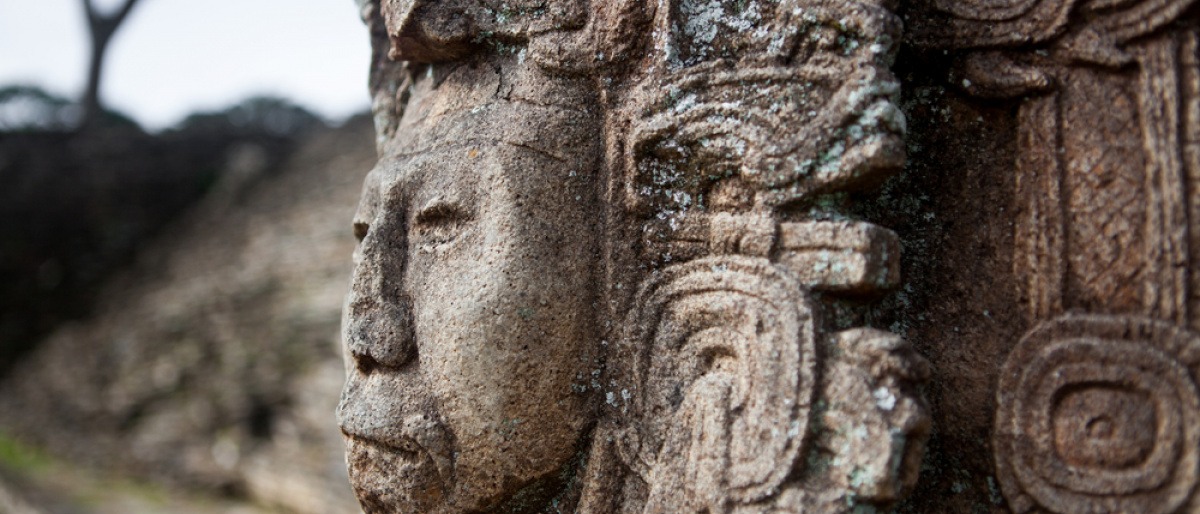 Stele der Maya-Kultur