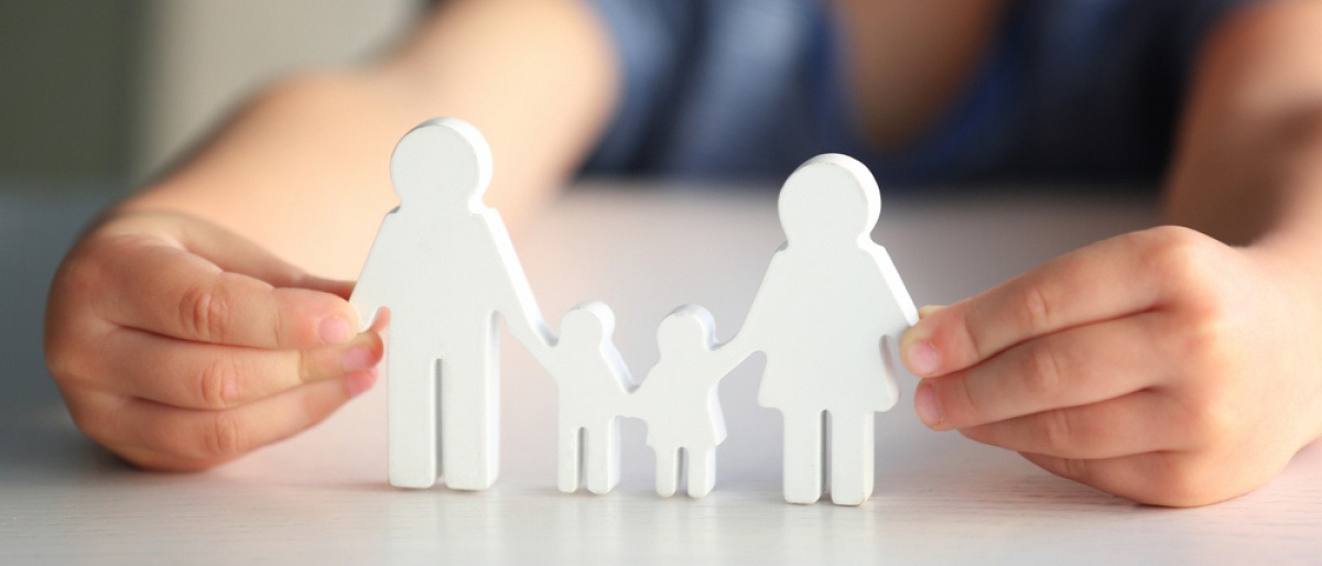 Innerhalb einer Familie bestehen oftmals Dynamiken, die uns nicht bewusst sind Figuren einer Familie