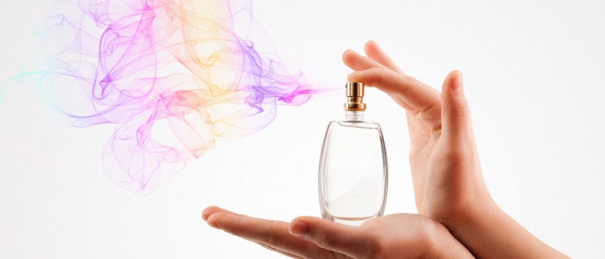 Visualisierte künstliche Duftstoffe in einer Sprühflasche