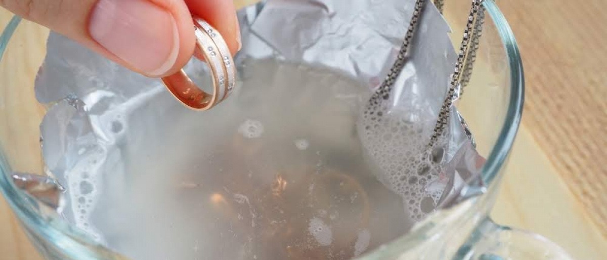 Silber im Reinigungsbad