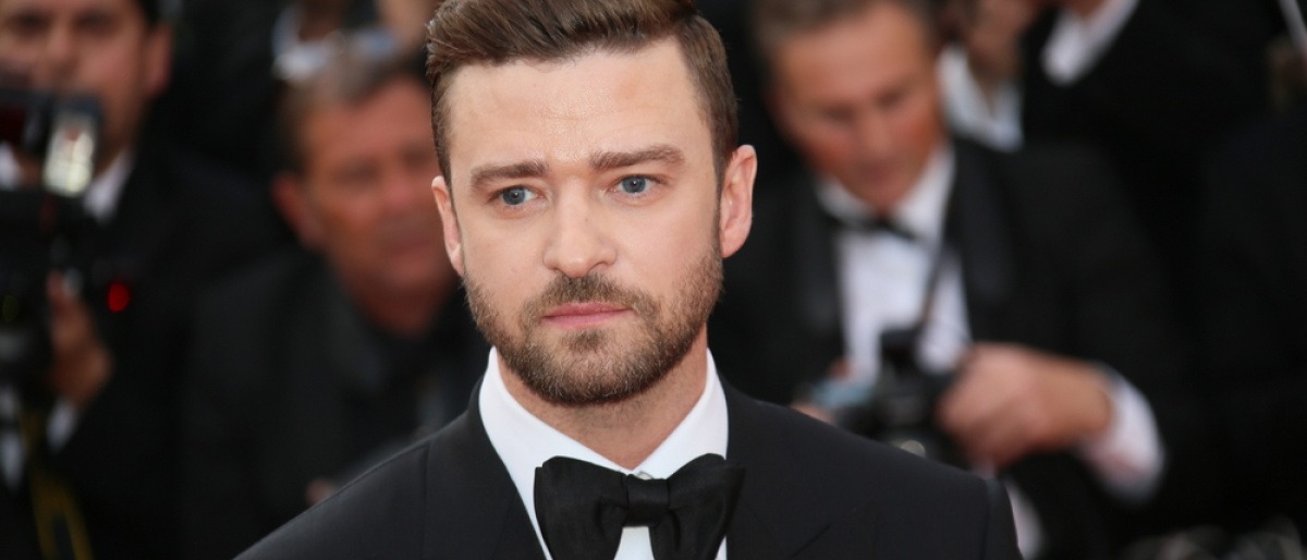 Justin Timberlake trägt eine Trendfrisur mit Seitenscheitel