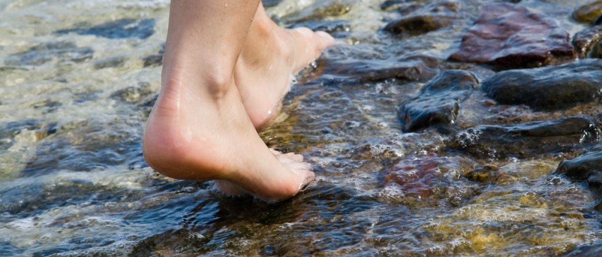 Füße im Wasser