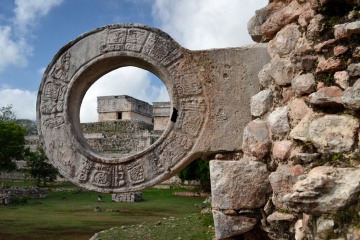 Steinring in der Maya-Siedlung Uxmal in Yucatan