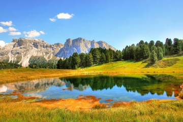 Bergsee als attraktives Ziel für Urlaub in Südtirol