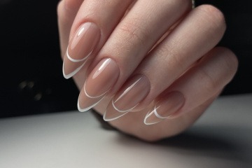 Double French Nails mit Linie