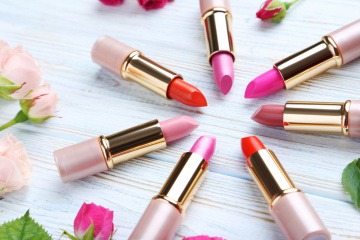 Lippenstifte mit verschiedenen Farben