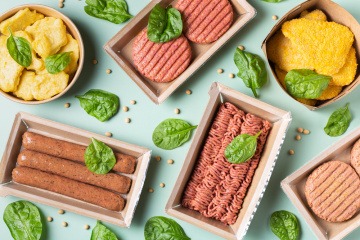 Veganer Fleischersatz aus dem Supermarkt.