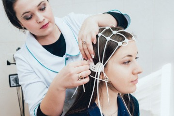 EEG Messung an einer Frau