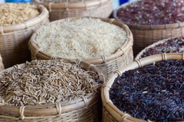 Verschiedene Reissorten von Fairtrade
