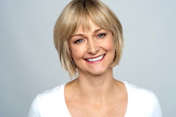 Eine Frau trägt möglicherweise einen Faux Bob