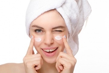 Basische Hautpflege schützt die Haut vor Übersäuerung