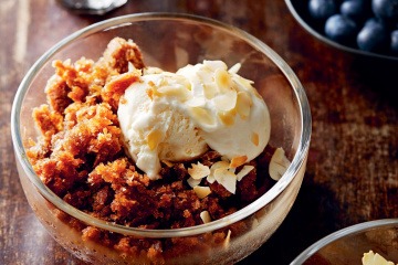 Kaffeegranita mit Mandeln und Schwarzbeeren von Fairtrade