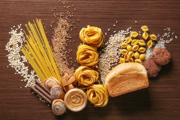 Nudeln, Brot Getreide auf einem Tisch