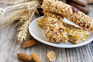 Müsliriegel, Nüsse und Getreide sind meist doch nicht so gesund 