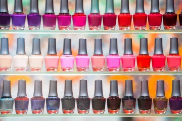 Nagellack in verschiedenen Farben