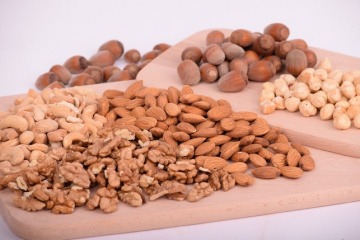 Verschiedene Nüsse als proteinreiche Ernährung