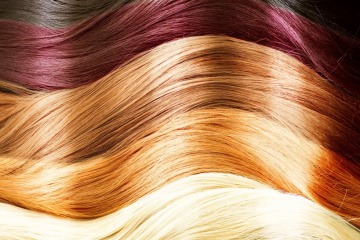 Rote Haare sind blondiert worden 
