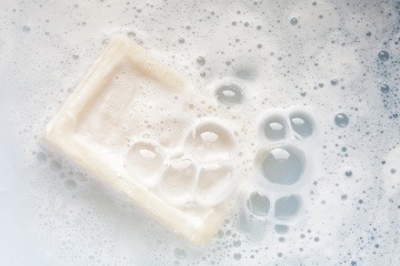 Seifenstück mit Schaum