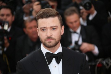 Justin Timberlake trägt eine Trendfrisur mit Seitenscheitel