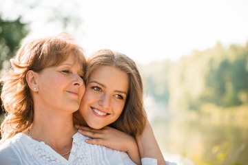 Zwei Frauen fragen sich was ist Psychogenetik?