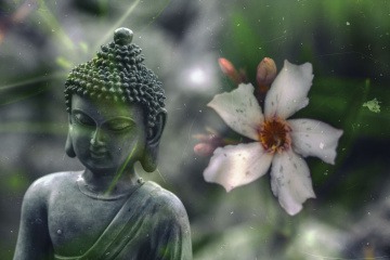 Eine Buddha-Statue zeigt was ist Tantrayana Buddhismus