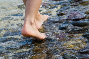Füße im Wasser