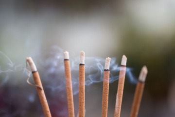 Duftkuchl: Räucherstäbchen und Räucherkegel, die beleben