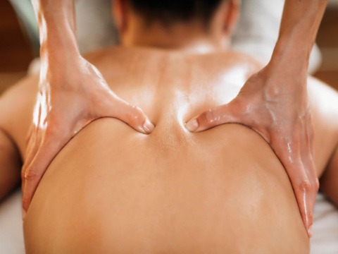 Vorschaubild für Abhyanga-Ganzkörpermassage von Europäische Akademie für Ayurveda