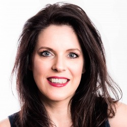 Gabriela Hajek-Renner von der Austria's Make-up School
